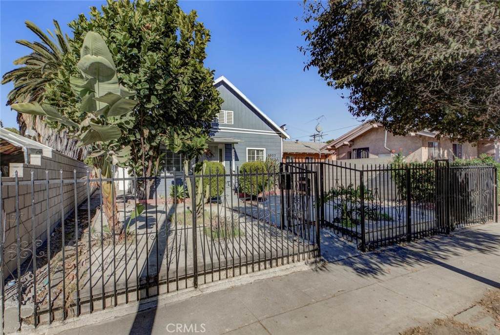 5921 York Boulevard - Photo 1