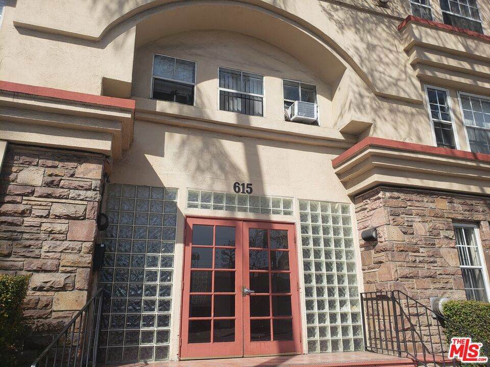 615 Rossmore Avenue - Photo 1