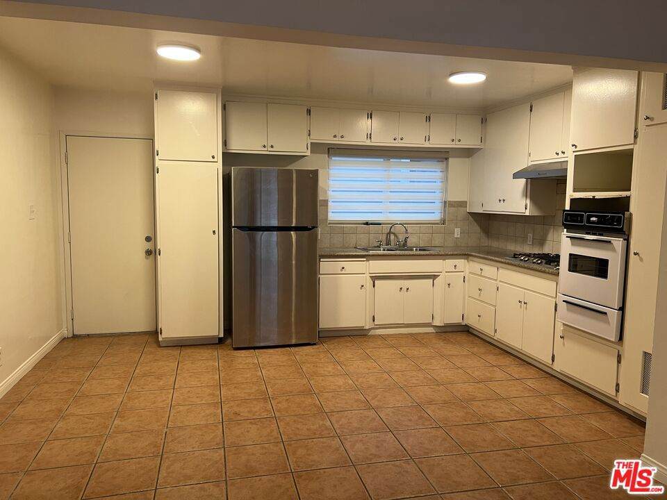 469 19th Street - Photo 1