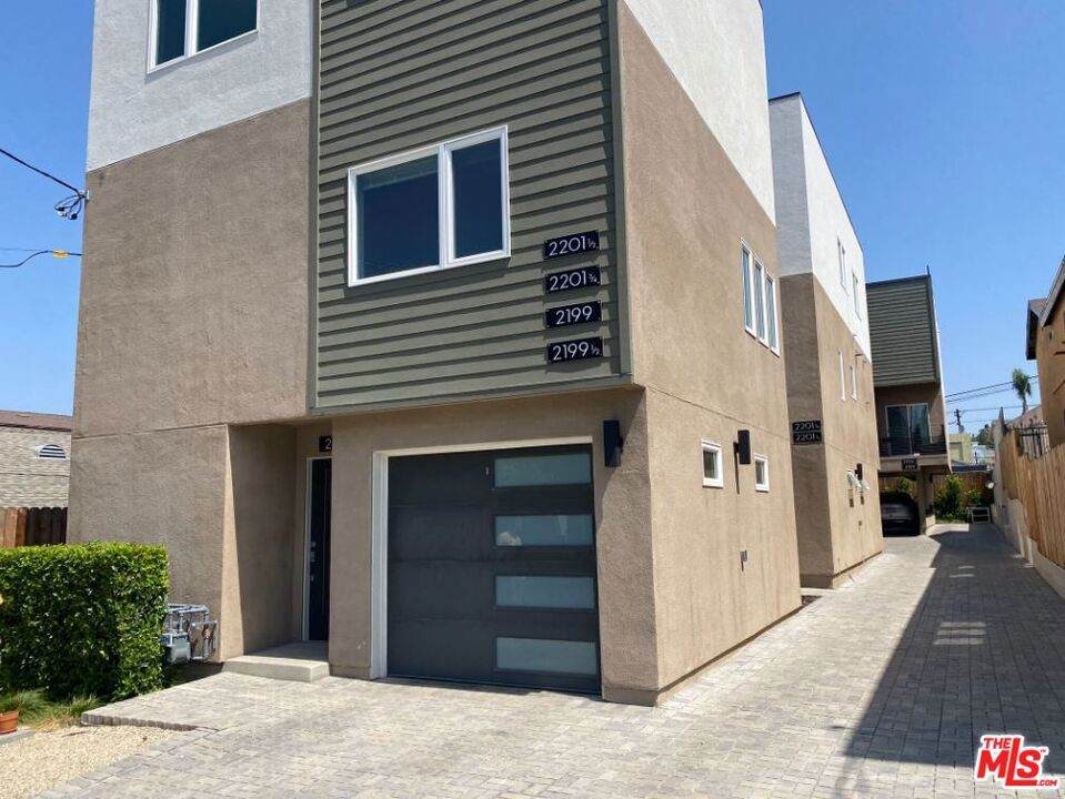 2201 Court Street - Photo 1