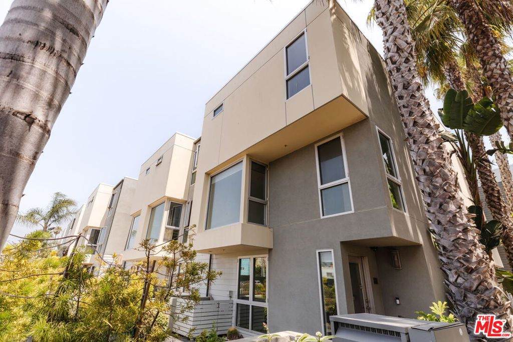 310 Washington Boulevard - Photo 1