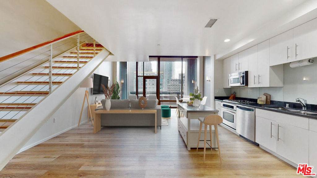 1100 Wilshire Boulevard - Photo 1