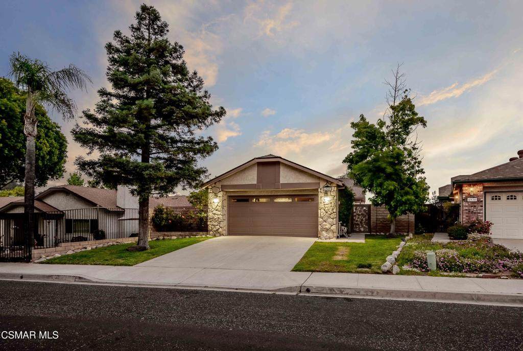 6940 Queens Court - Photo 1
