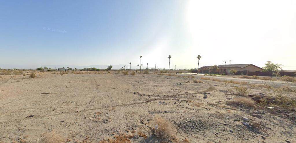 1560 Desert Sand Avenue - Photo 1