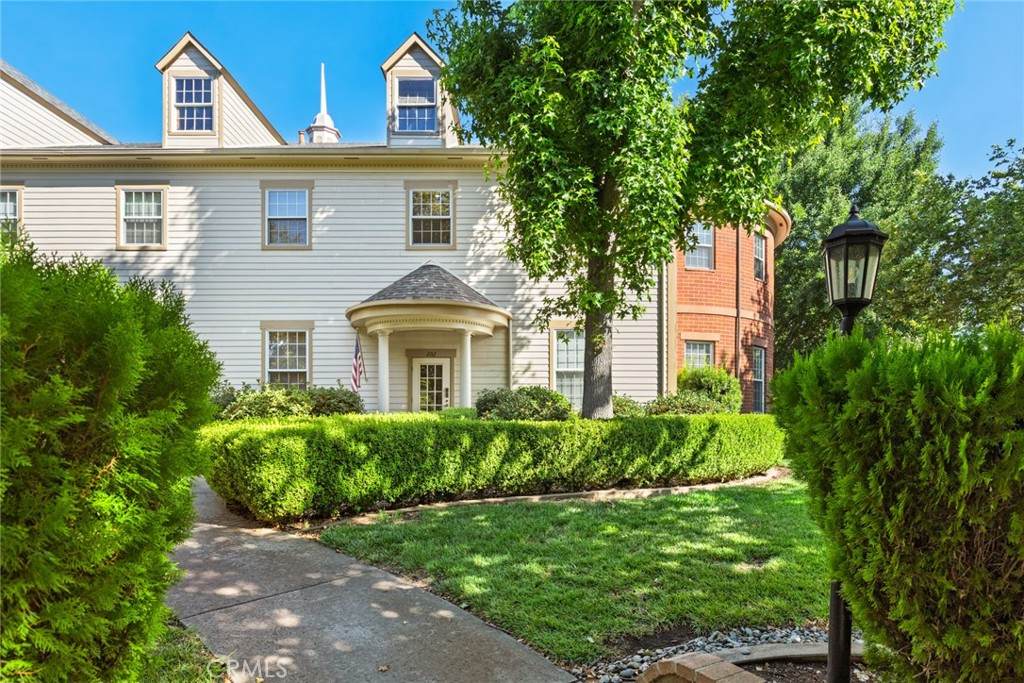 55 Independence Circle - Photo 1