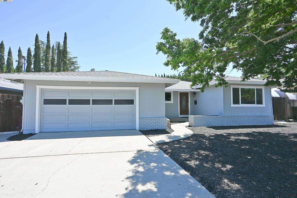 1362 Saint Mary Dr - Photo 1