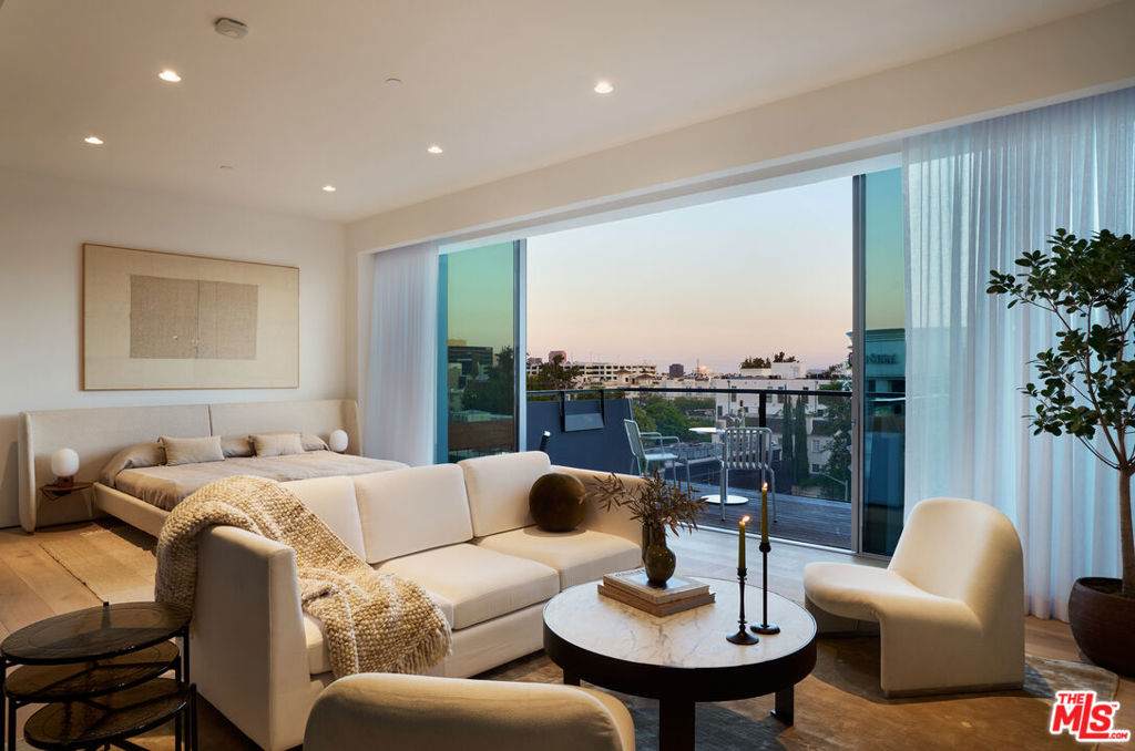 8899 Beverly Boulevard - Photo 1
