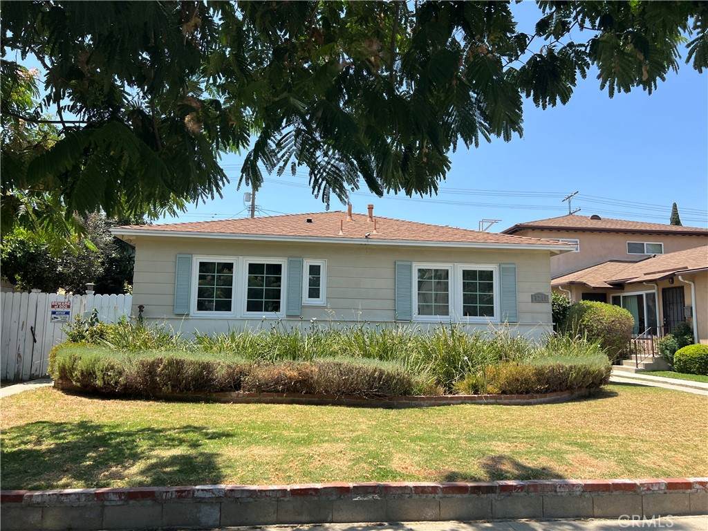 5713 Woodman - Photo 1