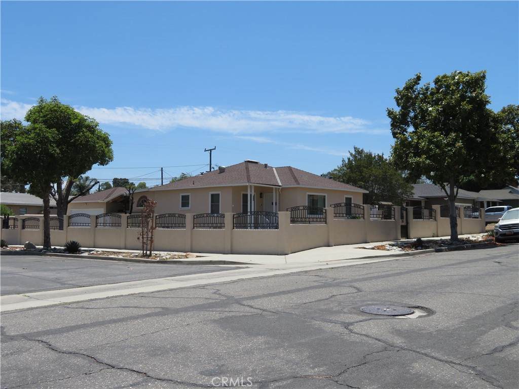 905 Wakefield Avenue - Photo 1
