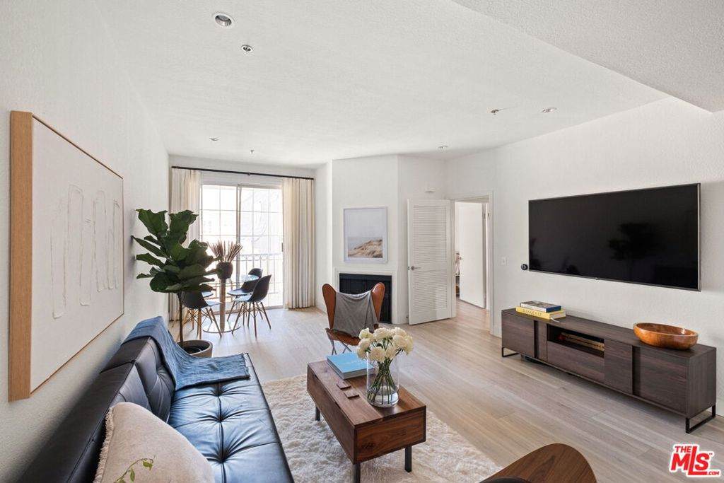 585 Rossmore Avenue - Photo 1