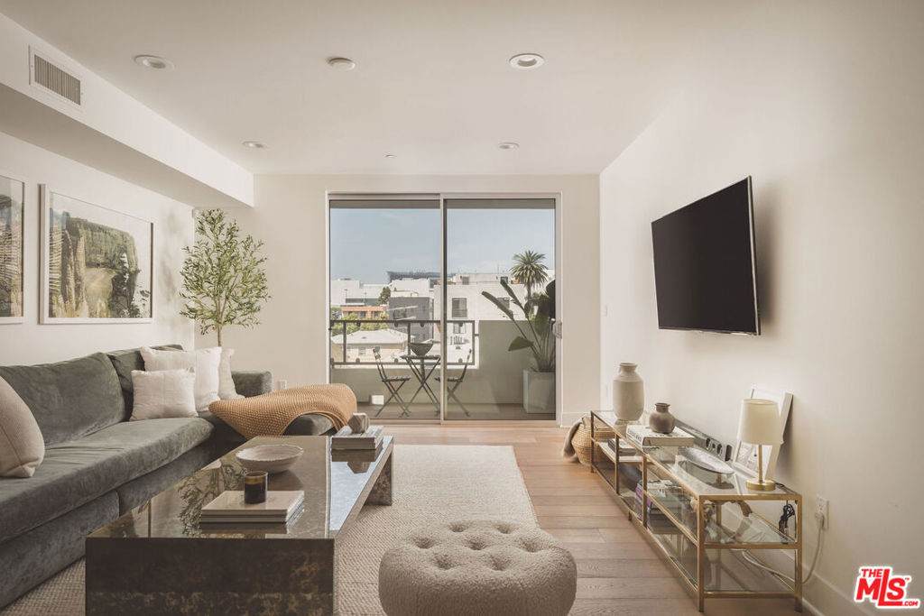 118 Kings Road - Photo 1