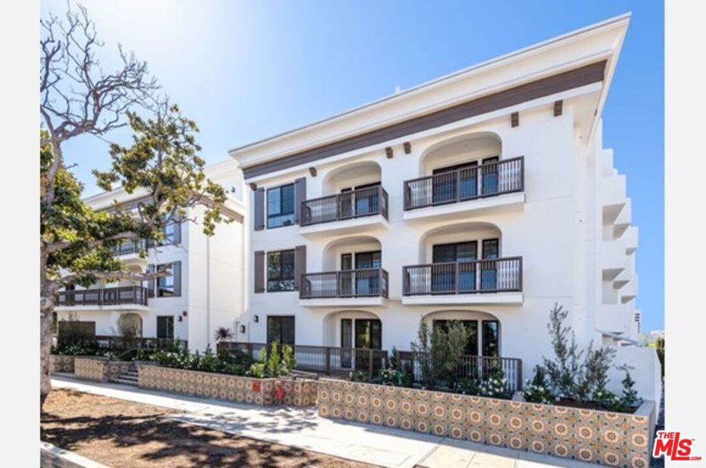 1819 Kelton - Photo 1