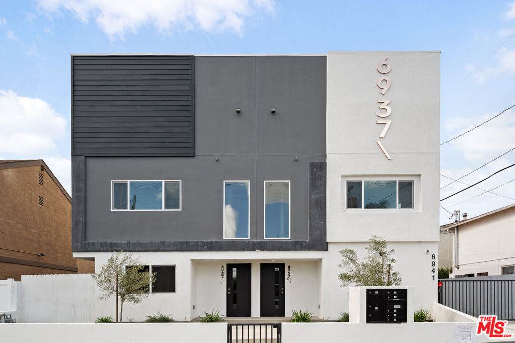 6941 1/2 Simpson Avenue - Photo 1