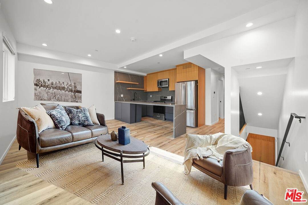 849 Mariposa Avenue - Photo 1
