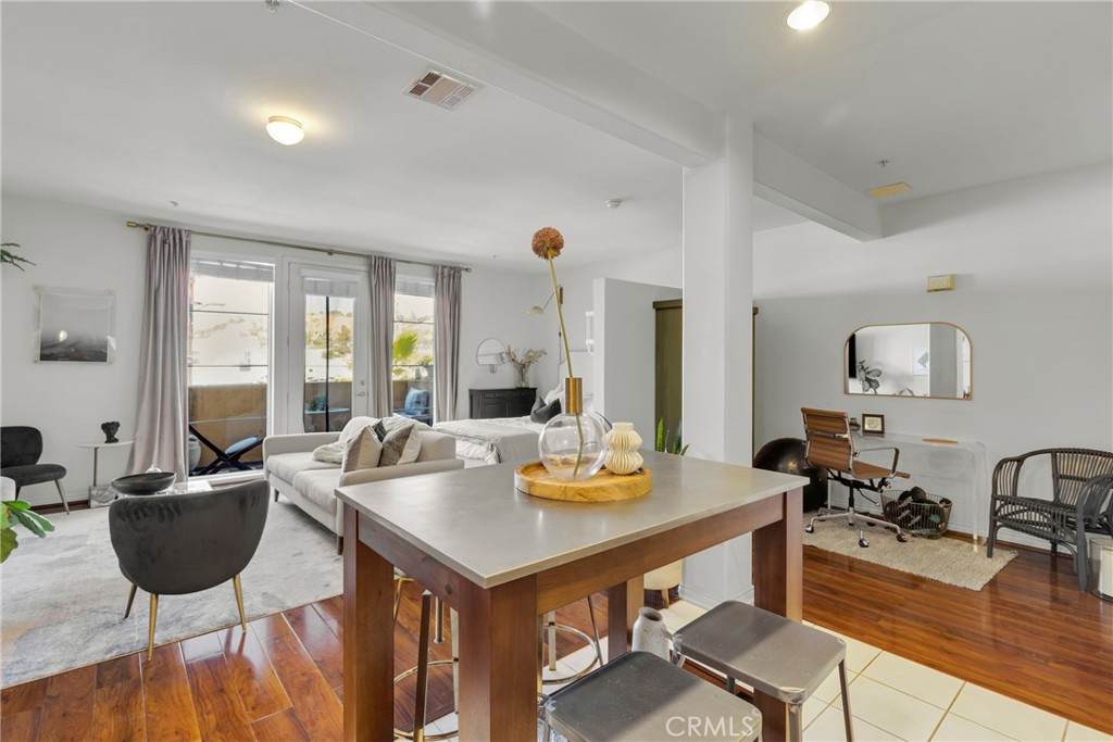 360 Avenue 26 - Photo 1
