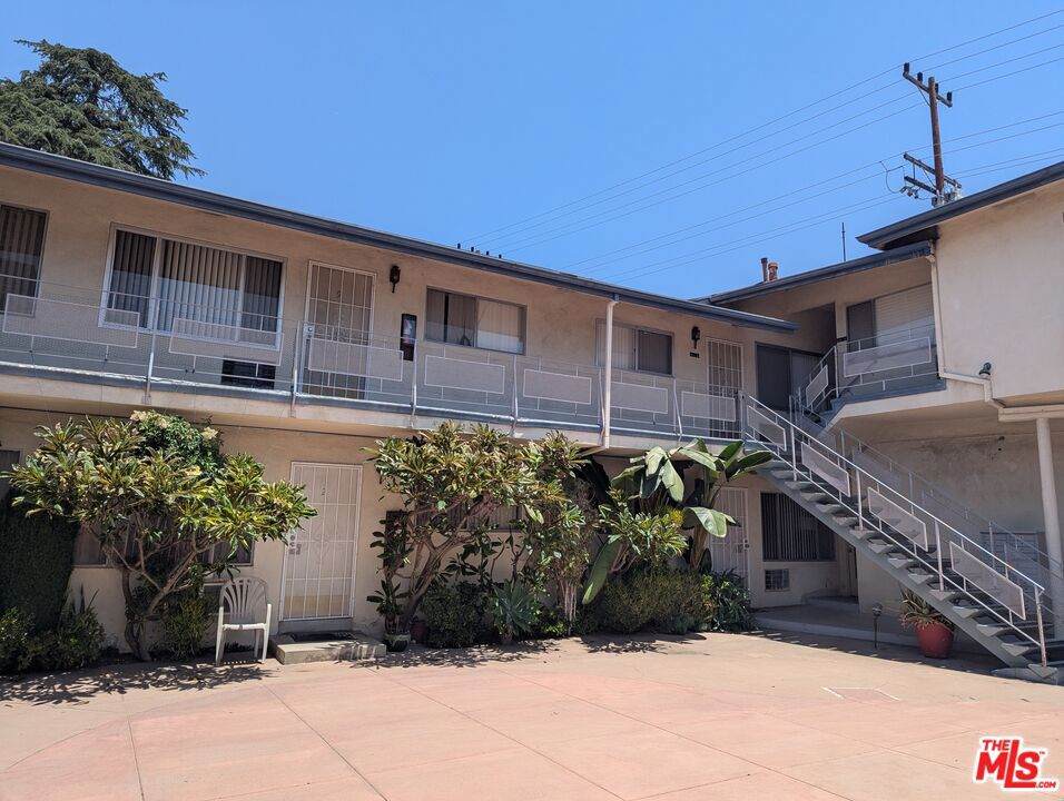 1365 Orange Grove Avenue - Photo 1