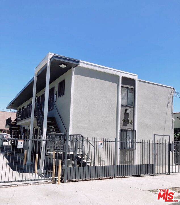 1034 Ardmore Avenue - Photo 1