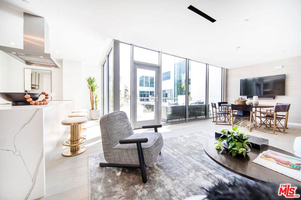 8600 Wilshire Boulevard - Photo 1