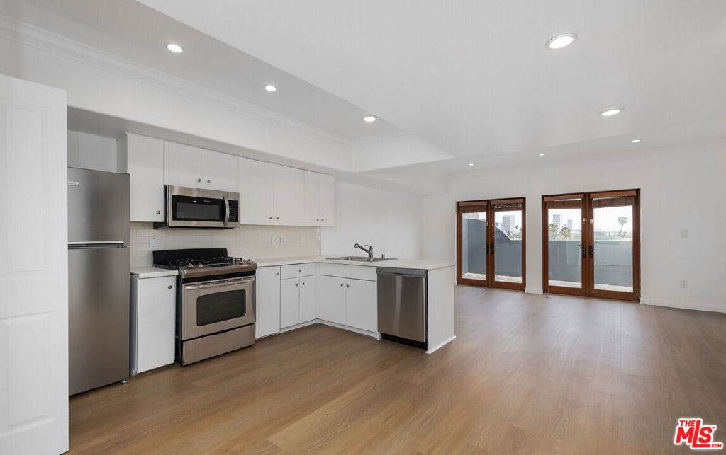 930 Robertson Boulevard - Photo 1