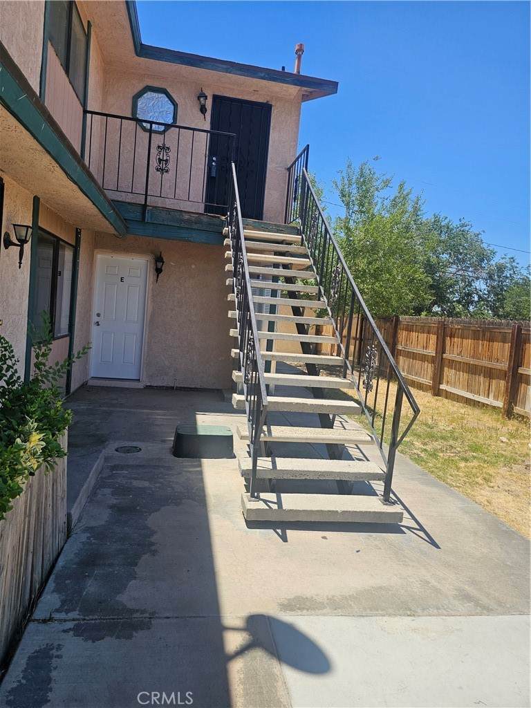 45419 10th Street - Photo 1