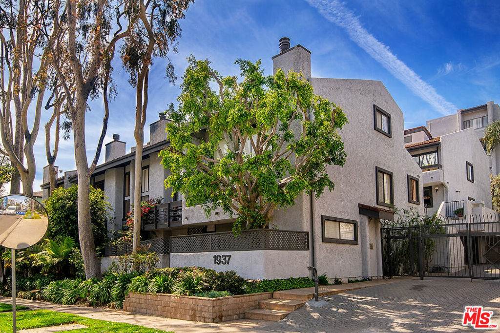 1937 Beverly Glen Boulevard - Photo 1