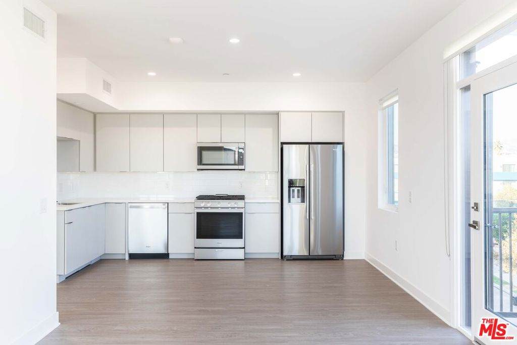 843 Wilcox Avenue - Photo 1