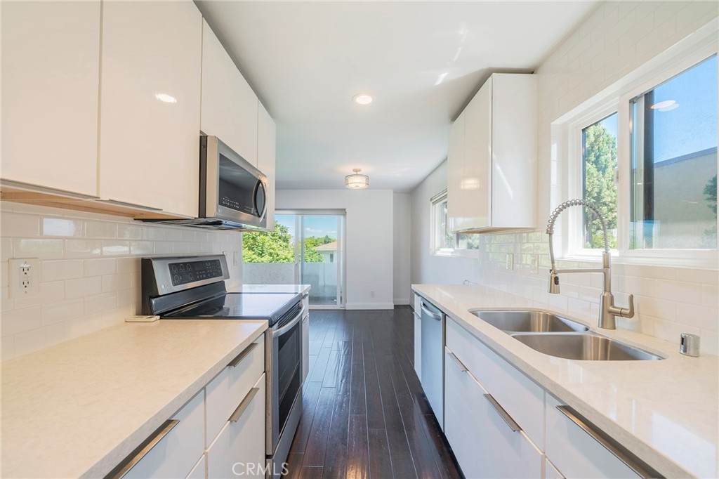 1601 Veteran Avenue - Photo 1
