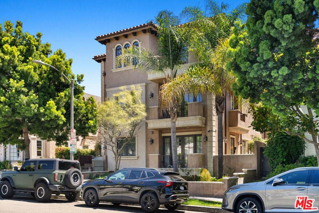 208 Lasky Drive - Photo 1