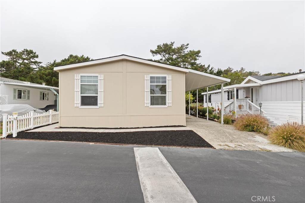 1226 N Main St - Photo 1