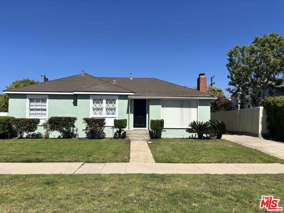 8112 Loyola Boulevard - Photo 1