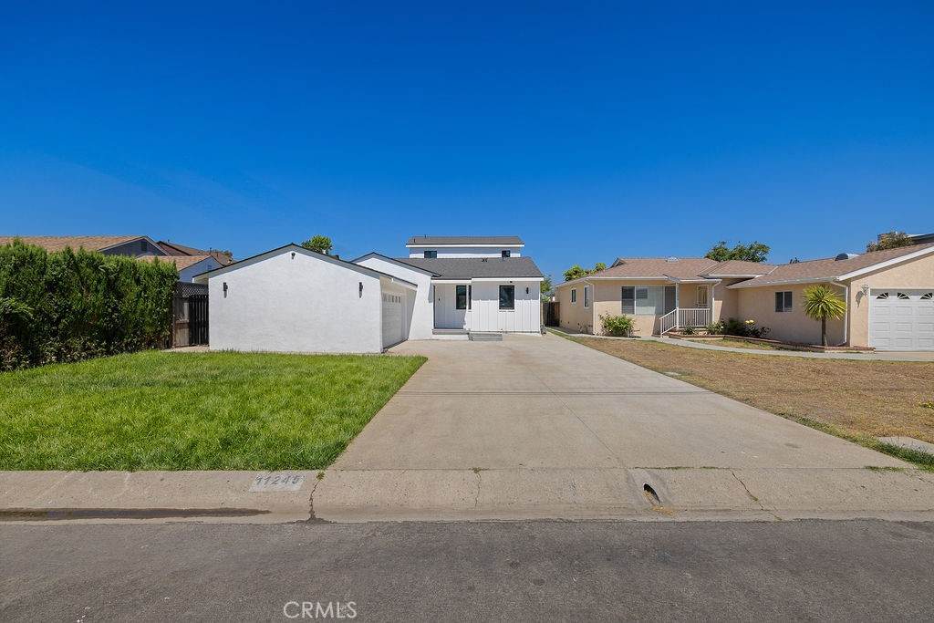 11245 Greenlawn Avenue - Photo 1