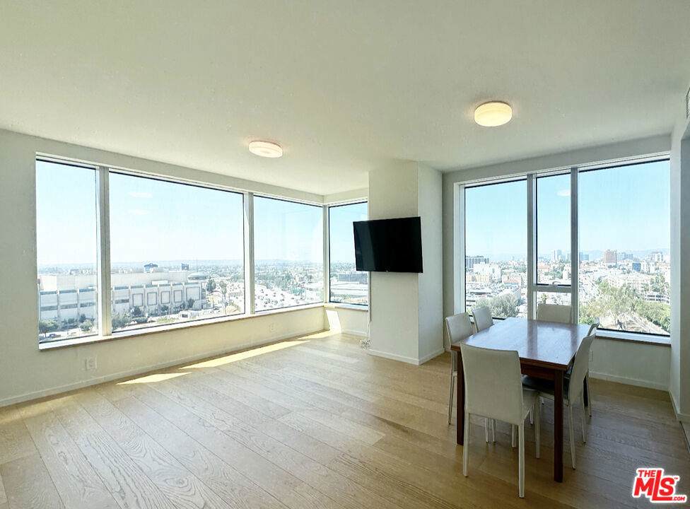 889 Francisco Street - Photo 1