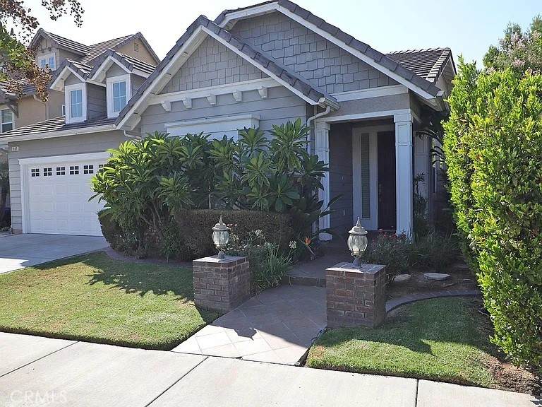 987 Reynoso - Photo 1