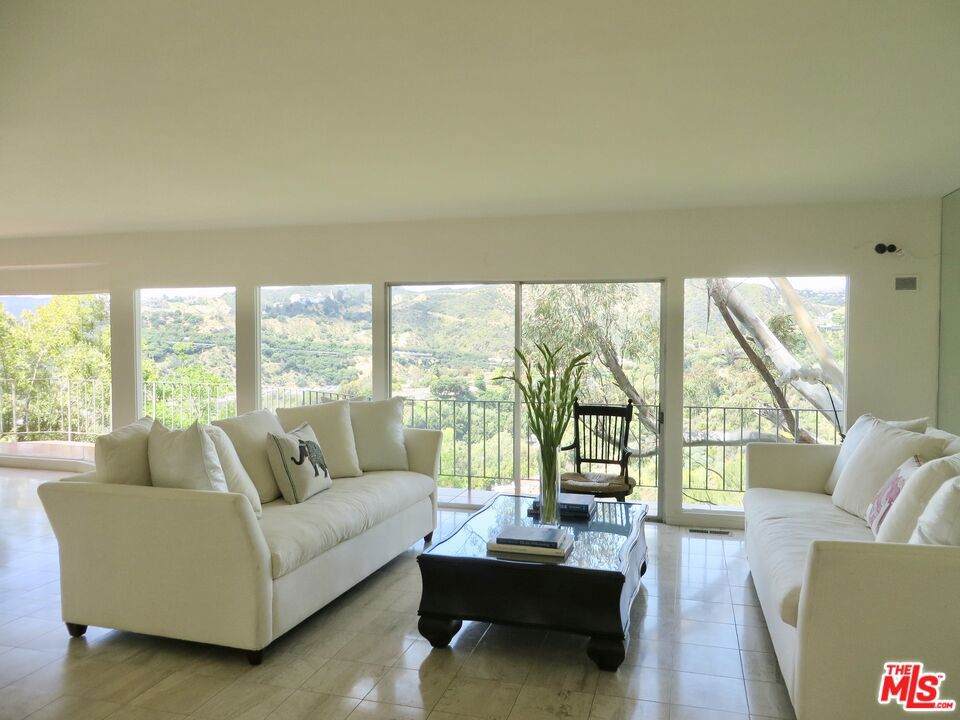 811 Linda Flora Drive - Photo 1