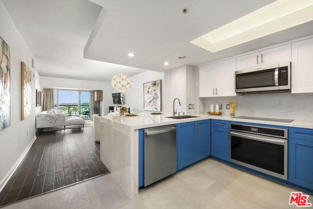 13700 Marina Pointe Drive - Photo 1