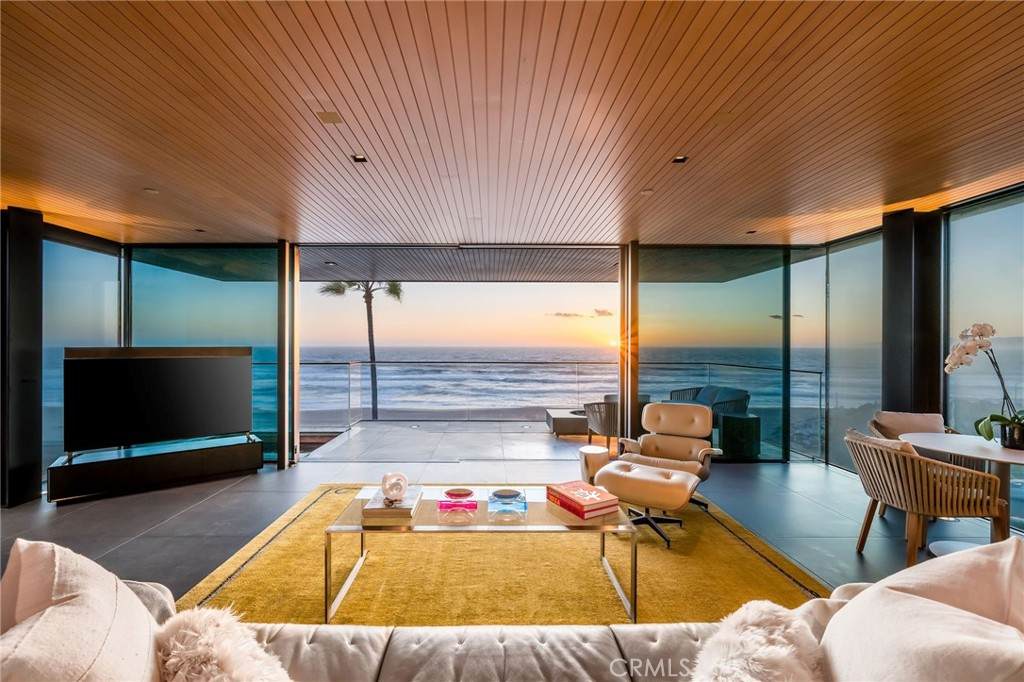 4320 The Strand - Photo 1