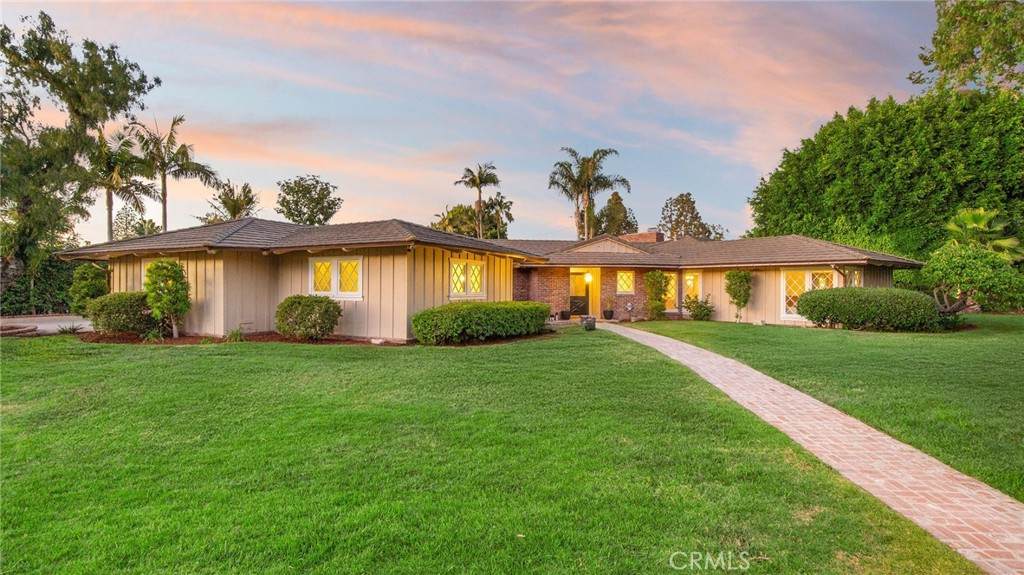 1430 La Perla Ave - Photo 1