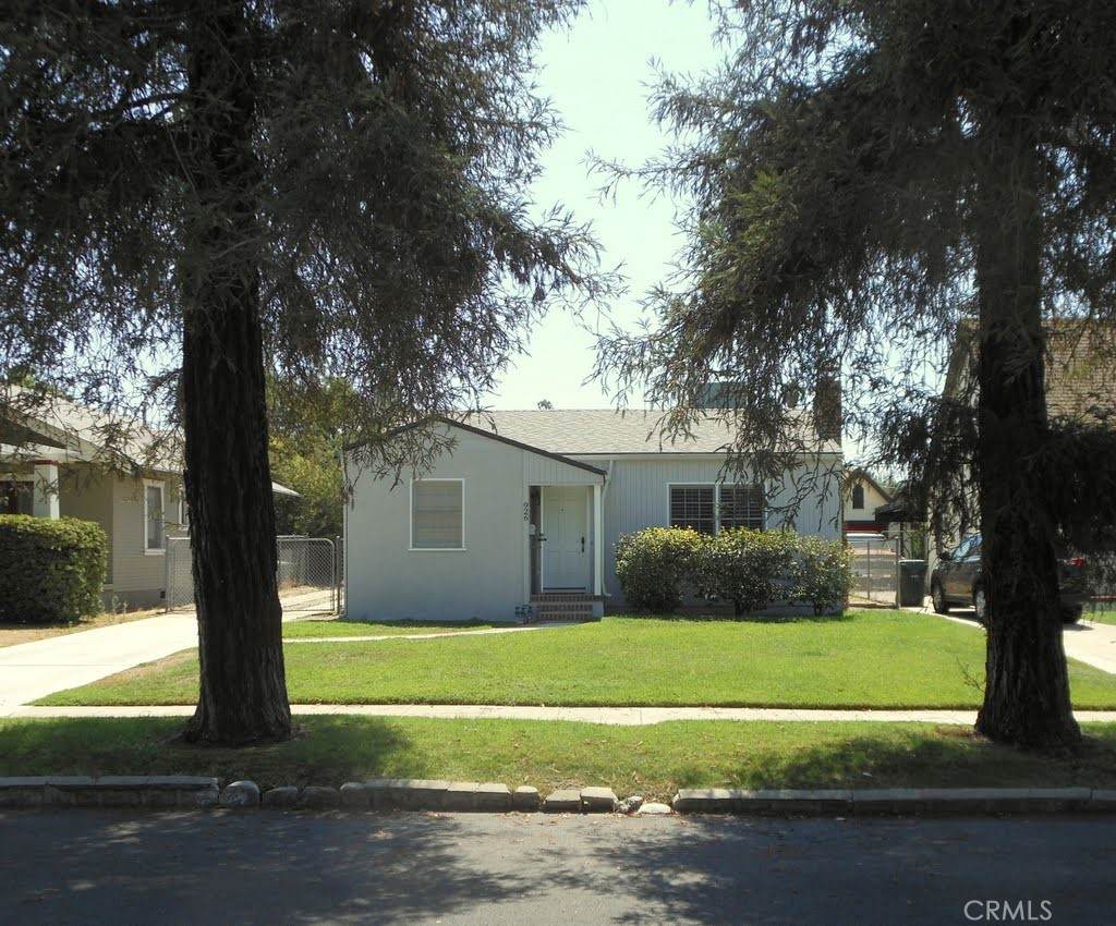 926 Campus Avenue - Photo 1