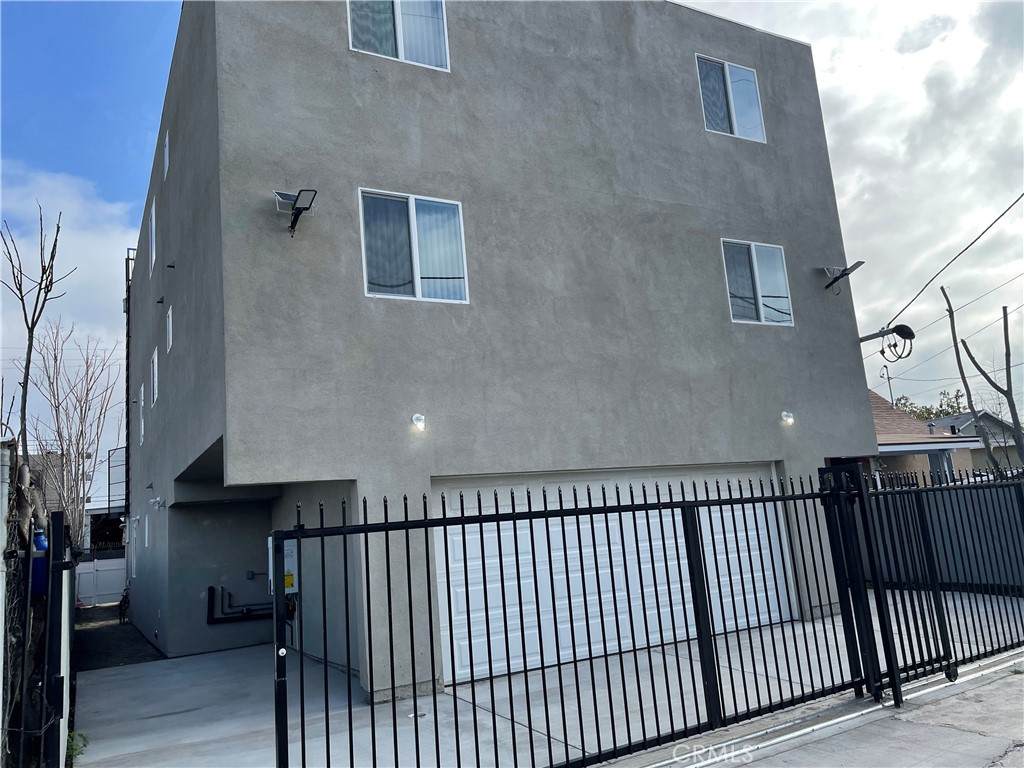1432 1/2 20th Street - Photo 1
