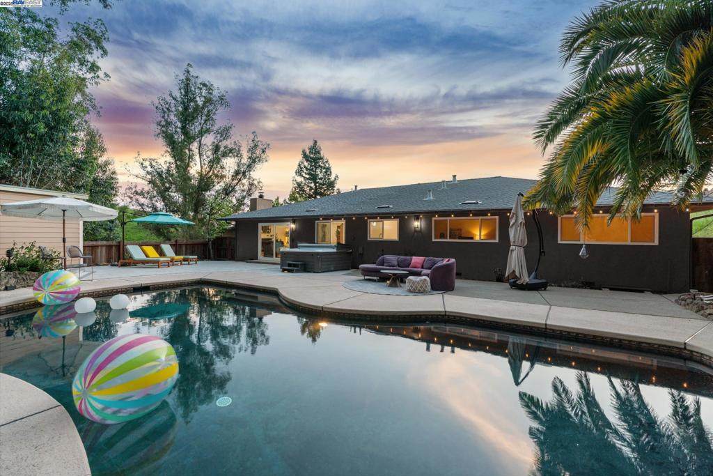 441 Fox Hills Court - Photo 1