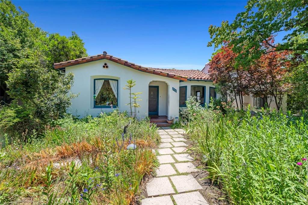 456 Baughman Avenue - Photo 1
