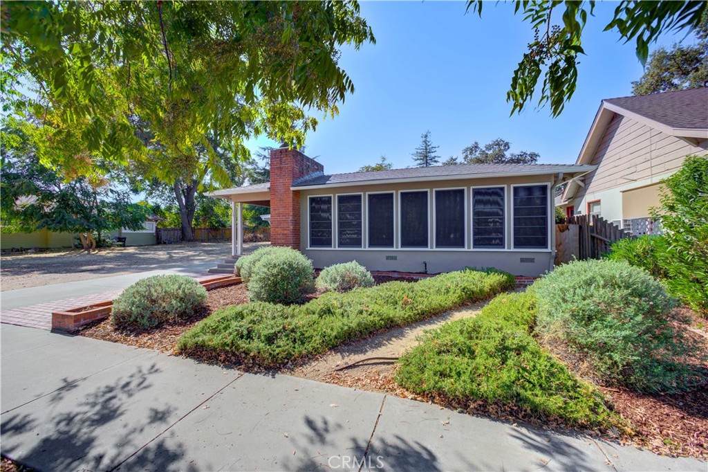 1835 Oak Street - Photo 1
