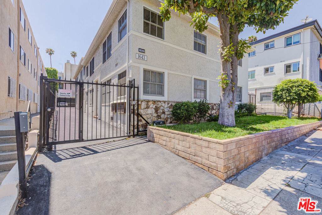 1643 Formosa Avenue - Photo 1