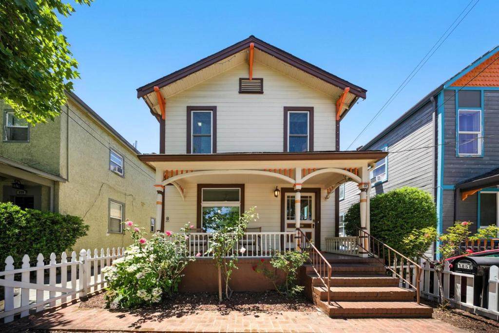 185 9th Street - Photo 1