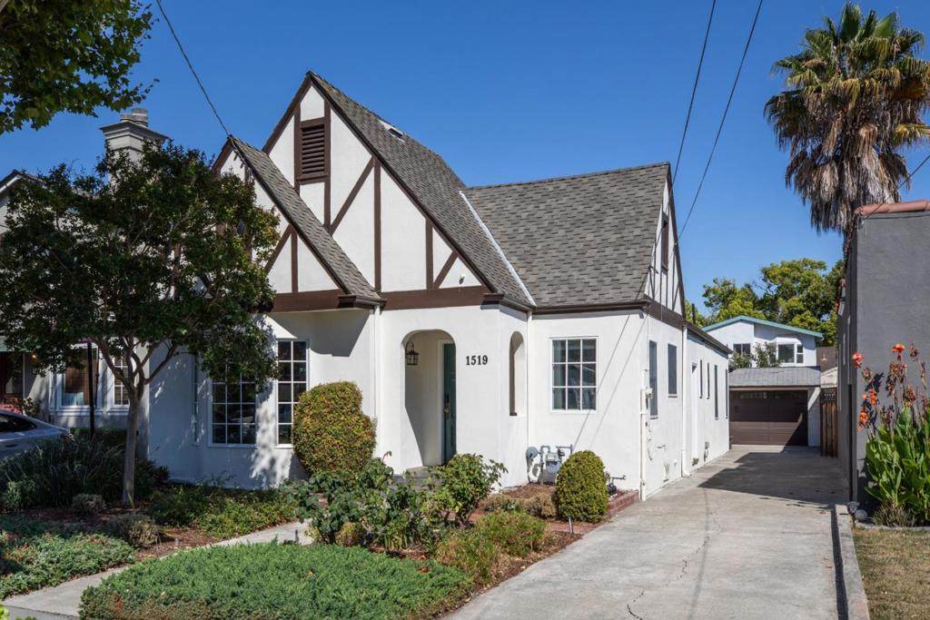 1519 Hanchett Avenue - Photo 1