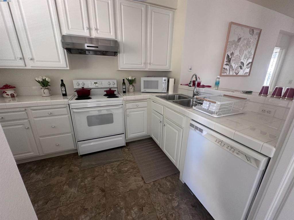 1 Crescent Way - Photo 1