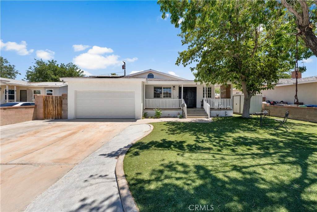 44328 Foxton Ave - Photo 1