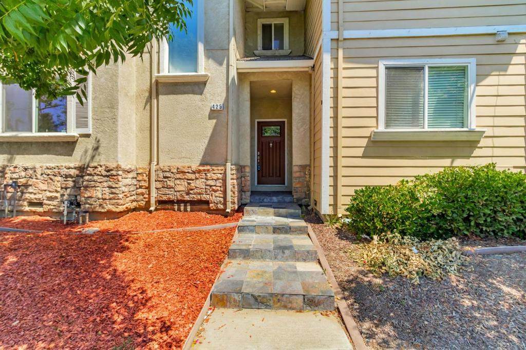 425 Carpentier Way - Photo 1