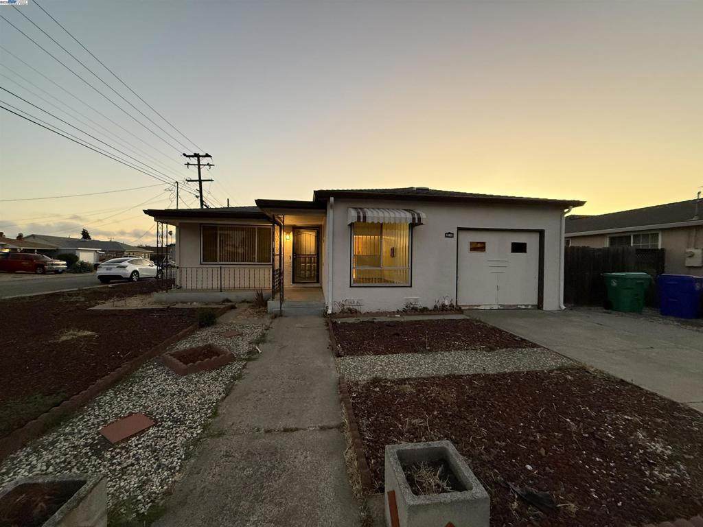 14835 Farnsworth St - Photo 1
