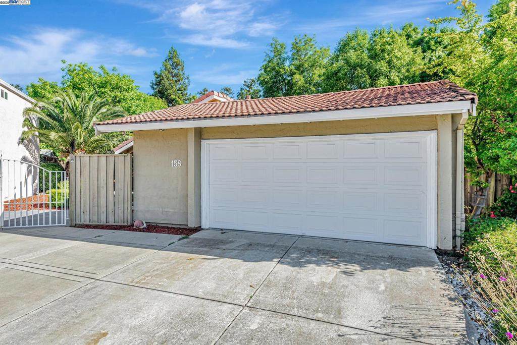 158 Southsun Ct - Photo 1
